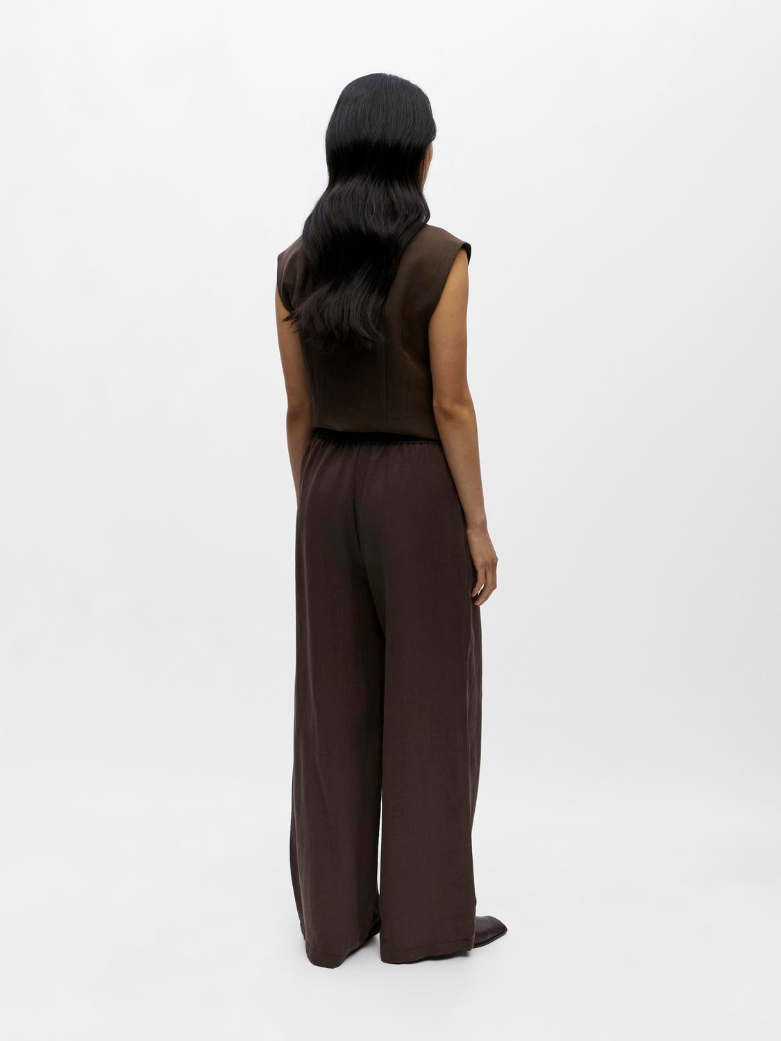 model_shot-back
